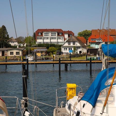 Ferienhaus Suedblick Am Yachthafen Бреґе Екстер'єр фото
