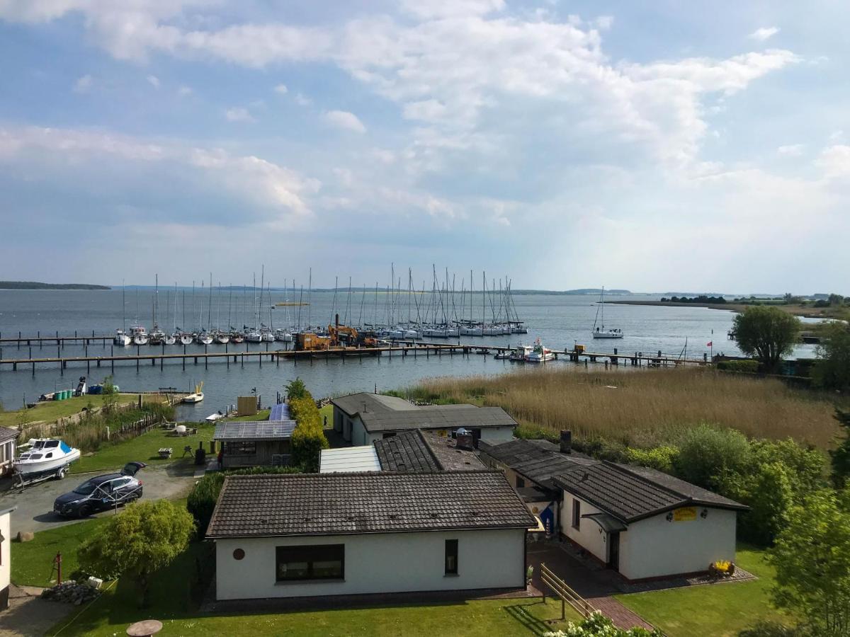 Ferienhaus Suedblick Am Yachthafen Бреґе Екстер'єр фото